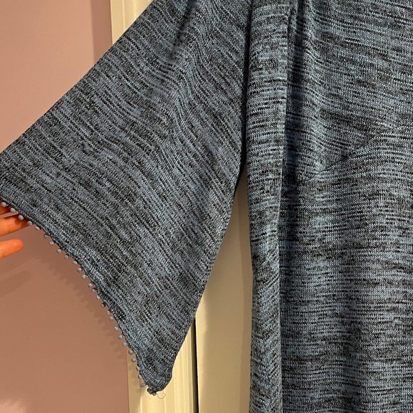 đź’‹2/$20 Heathered Blue light weight knit top with Lace Accent - Picture 4 of 7